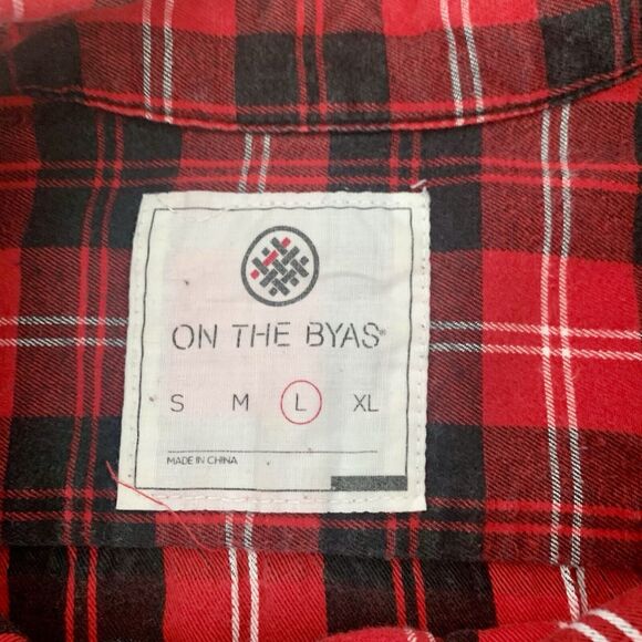 On The Byas Men’s Red And Black Plaid Flannel Button Down Shirt Size L - Picture 2 of 4